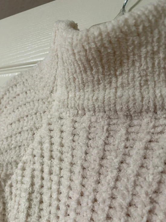 Cream Turtleneck Chunky Knit Sweater - Picture 6 of 8